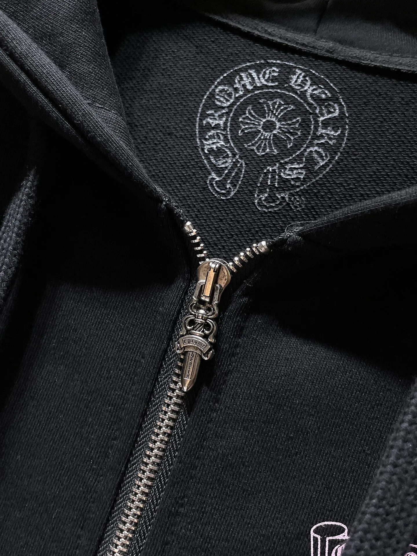 P260 Chrome Hearts Autumn and Winter 2025 simultaneous sale at counters❤️ Chrome Sanskrit letter printed Miami hottie zipper sweatshirt Imported environmentally friendly glue printing and dyeing Improved customized version 1:1 High-quality fabrics with high weight Recommended color: black Size: S, M, L, XL